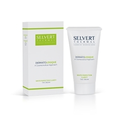 <p>Thanks to its corrective technology this cream is effective to combat stains and imperfections in the skin, which recovers its uniform appearance and luminous tone.</p>
<p>SPF 30.</p>